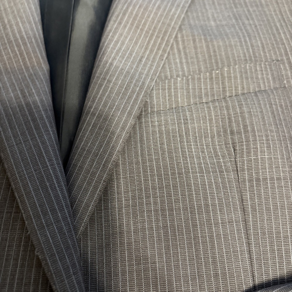 CALVIN KLEIN Mens Gray Pinstripe Wool Flat Front 2 Pc Suit 38S Jacket 32x30 Pant - Picture 2 of 12